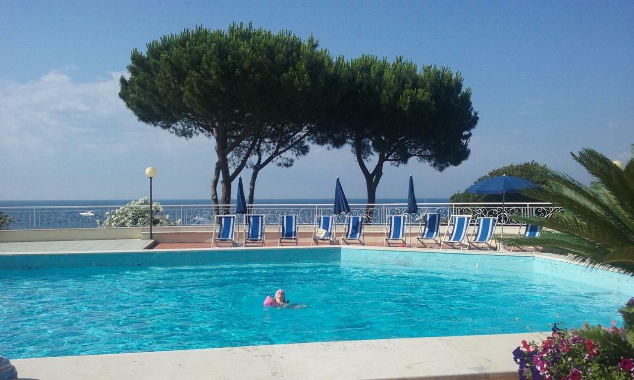 Lacco Ameno  Ischia - Panoramic Apartment On The Sea מראה חיצוני תמונה